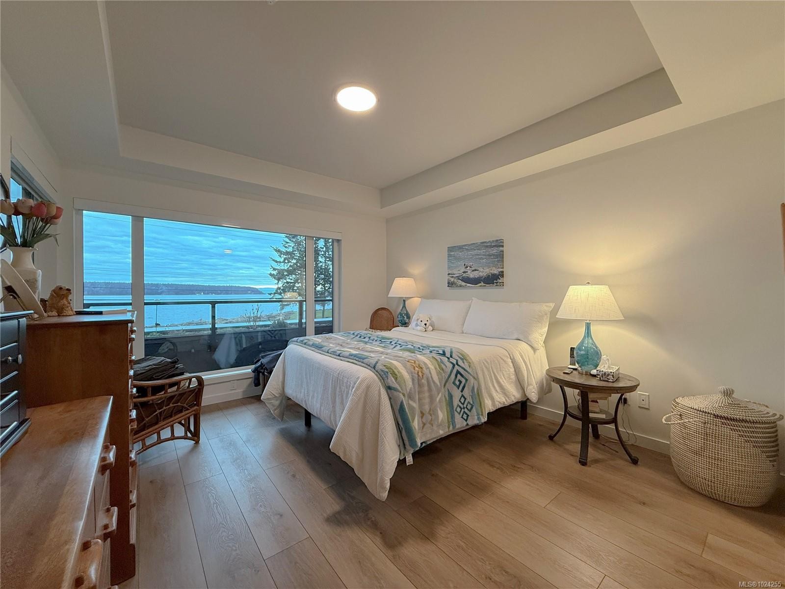 202-684 Island Hwy South, Campbell River, BC - Indoor Photo Showing Bedroom