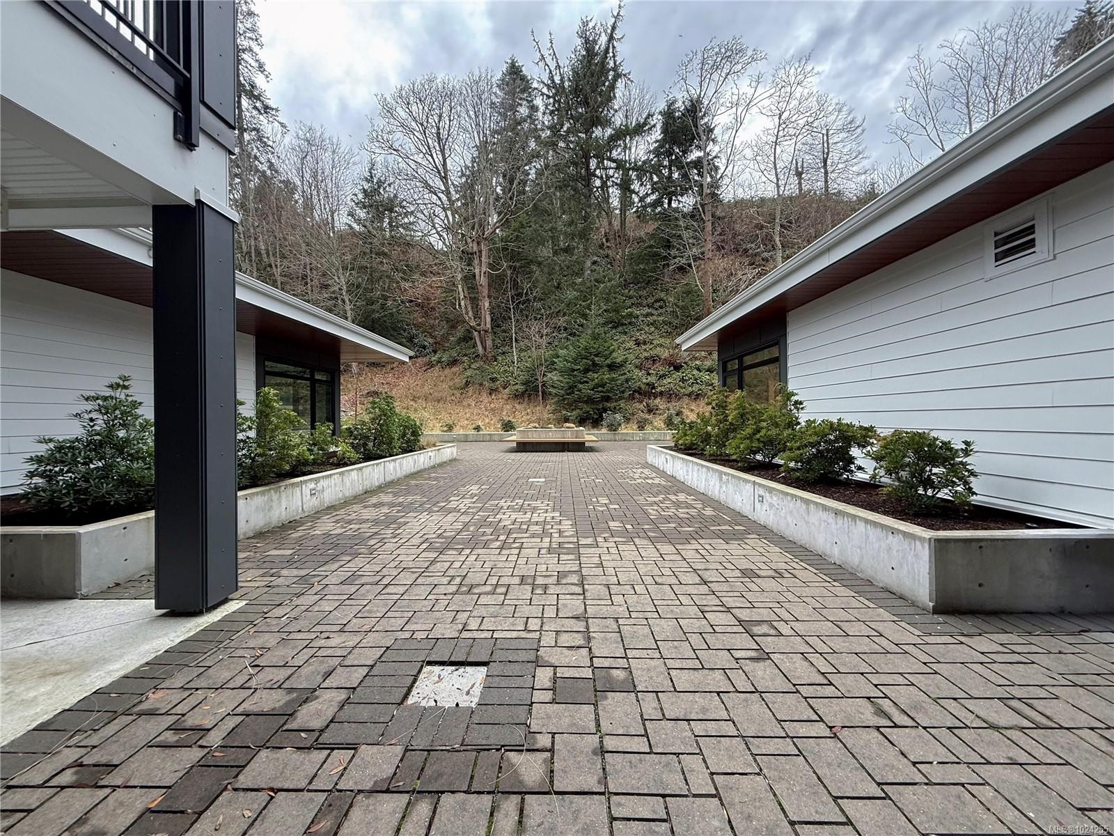 202-684 Island Hwy South, Campbell River, BC - Outdoor With Exterior