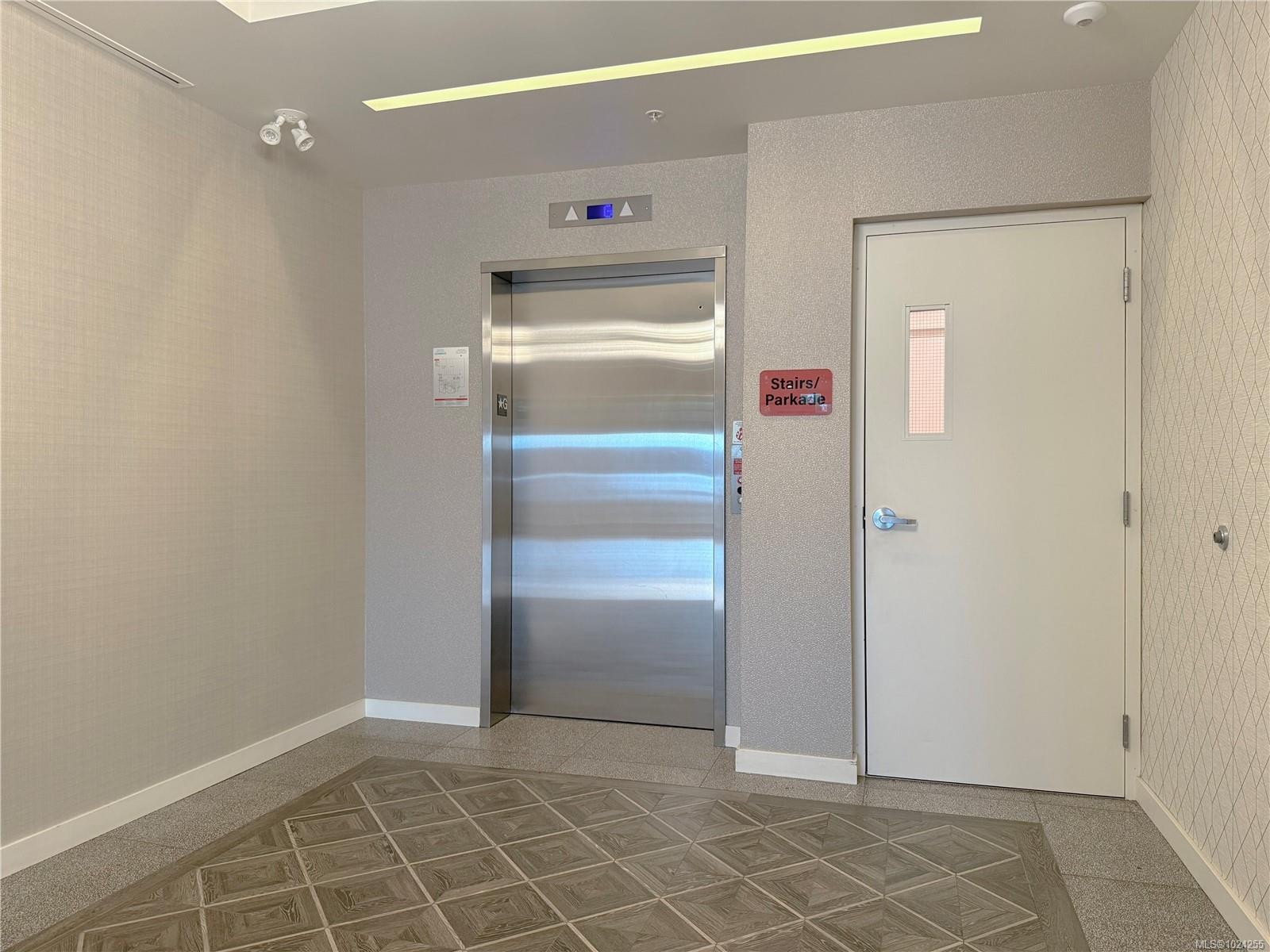 202-684 Island Hwy South, Campbell River, BC - Indoor Photo Showing Other Room