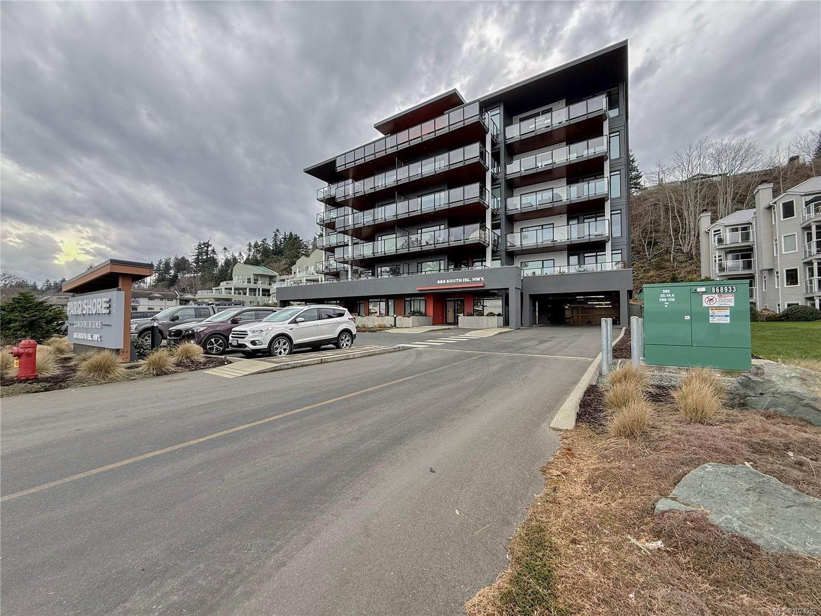 202-684 Island Hwy South, Campbell River, BC - Outdoor With Facade