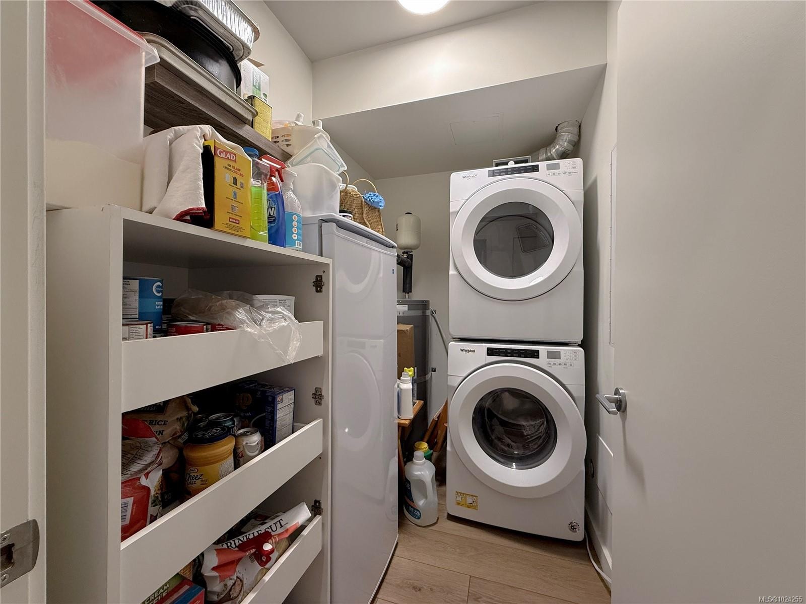 202-684 Island Hwy South, Campbell River, BC - Indoor Photo Showing Laundry Room
