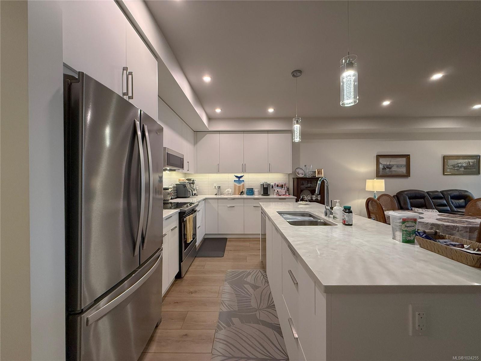 202-684 Island Hwy South, Campbell River, BC - Indoor Photo Showing Kitchen With Double Sink With Upgraded Kitchen