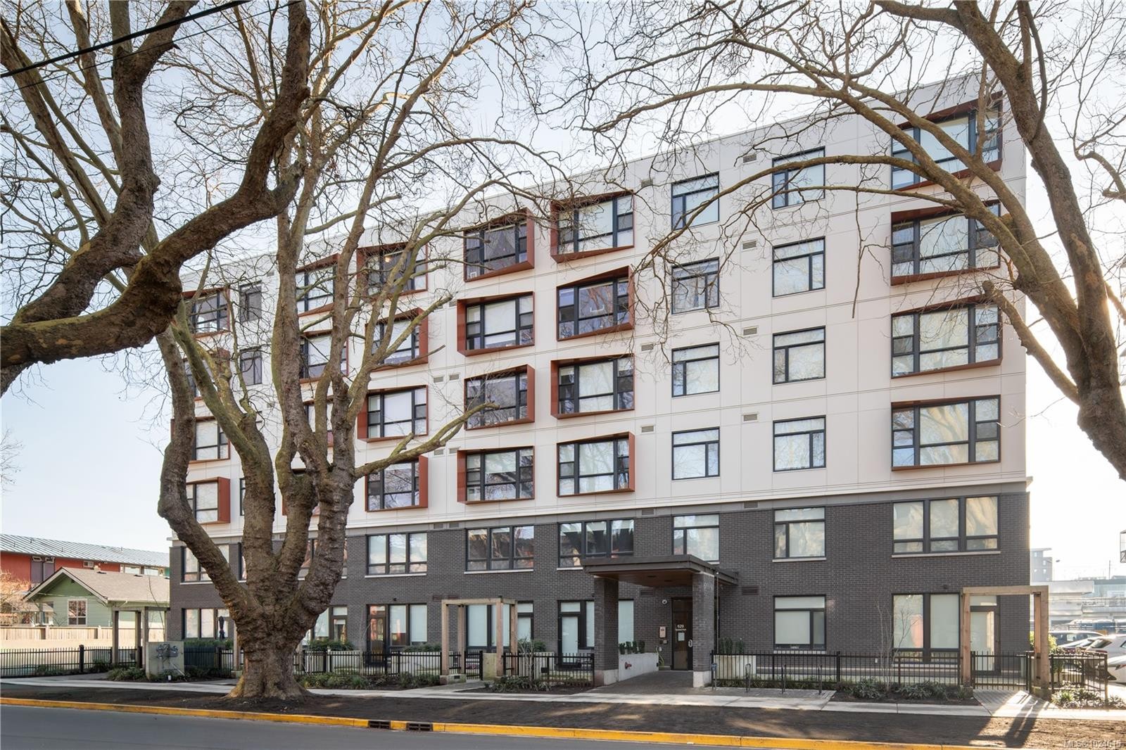 206-629 Speed Ave, Victoria, BC - Outdoor With Facade