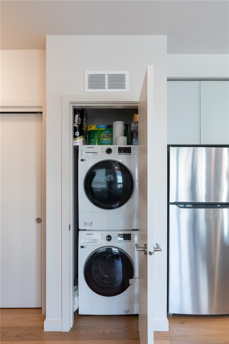 206-629 Speed Ave, Victoria, BC - Indoor Photo Showing Laundry Room
