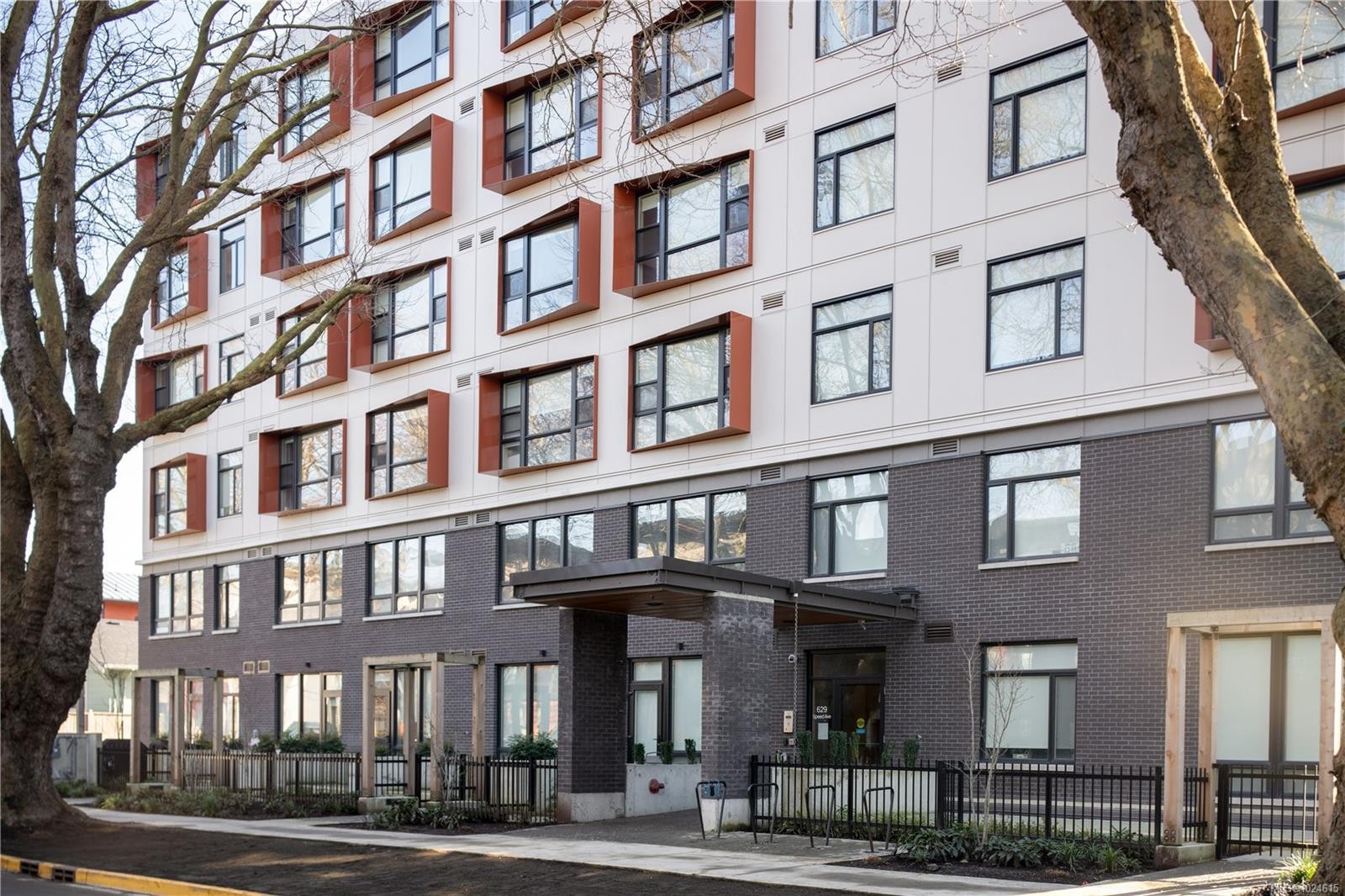 206-629 Speed Ave, Victoria, BC - Outdoor With Facade