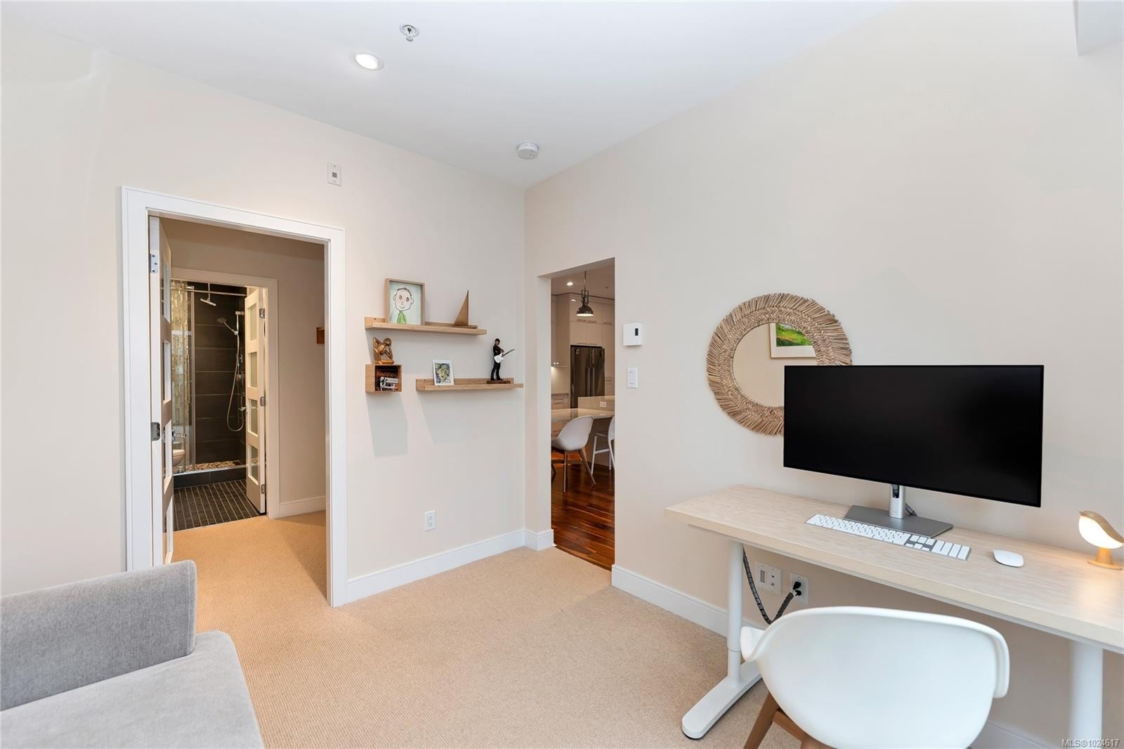 N312-1105 Pandora Ave, Victoria, BC - Indoor