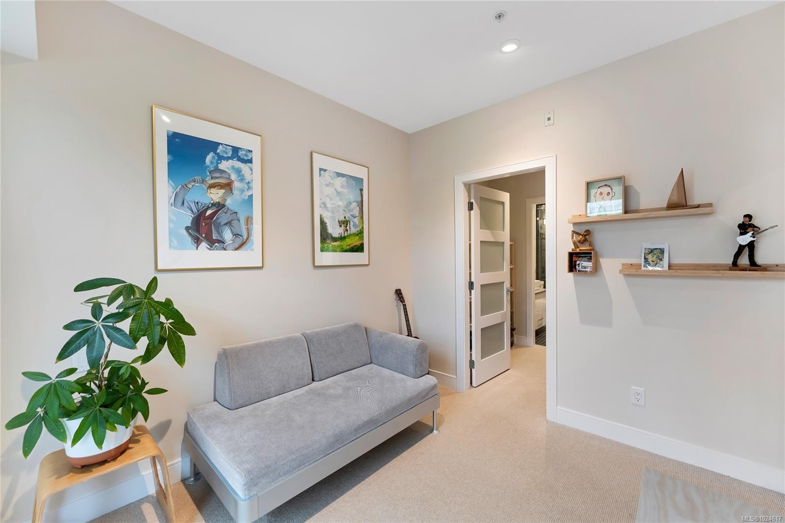 N312-1105 Pandora Ave, Victoria, BC - Indoor