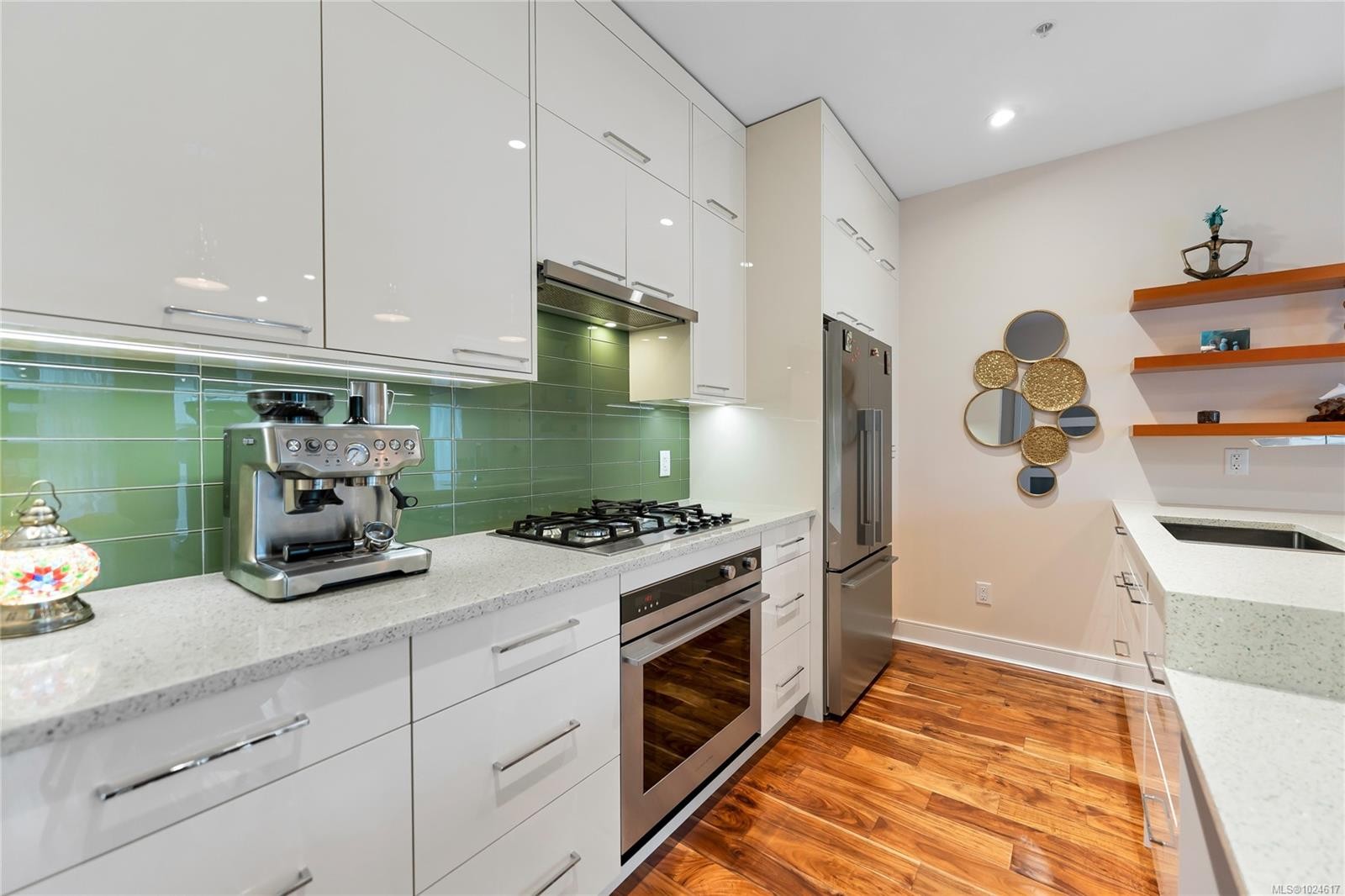N312-1105 Pandora Ave, Victoria, BC - Indoor Photo Showing Kitchen With Upgraded Kitchen