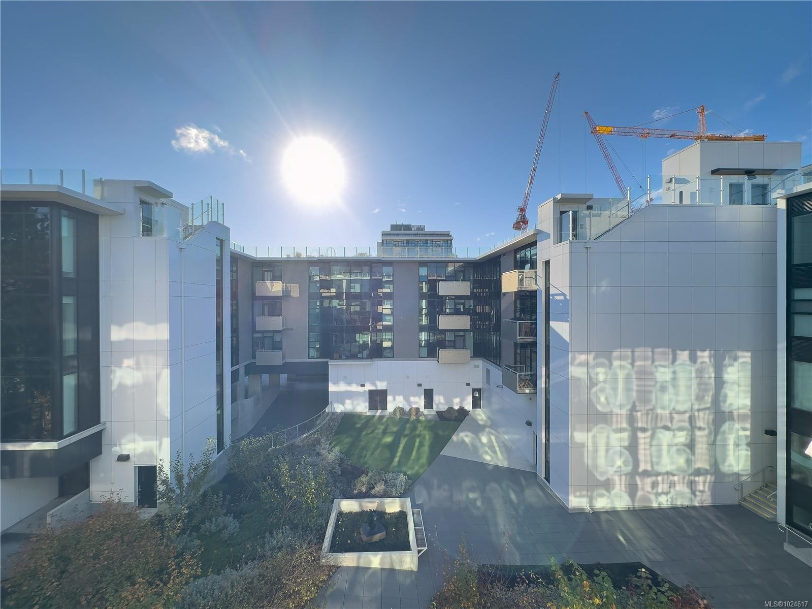 N312-1105 Pandora Ave, Victoria, BC - Outdoor