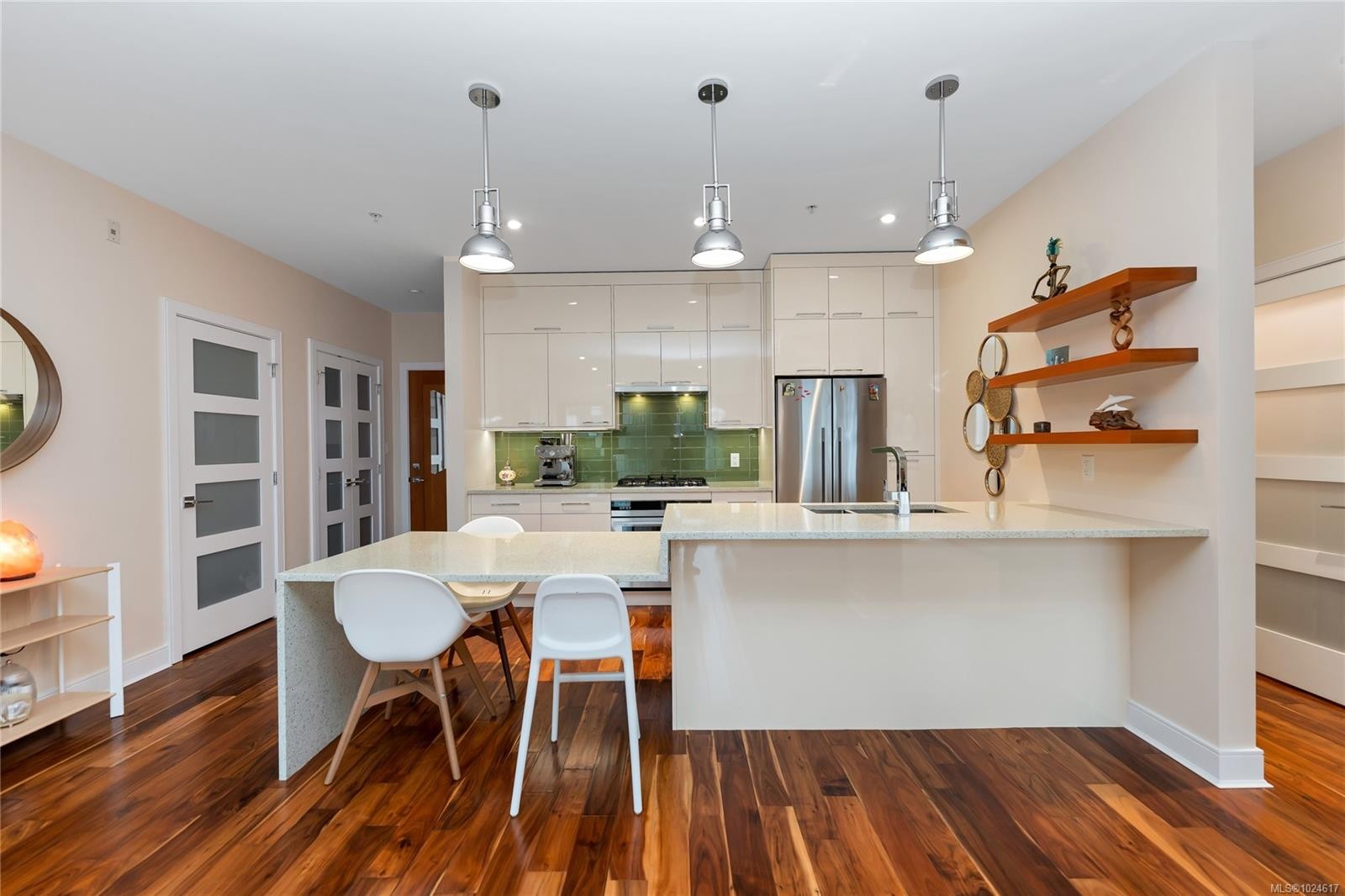 N312-1105 Pandora Ave, Victoria, BC - Indoor Photo Showing Kitchen With Upgraded Kitchen