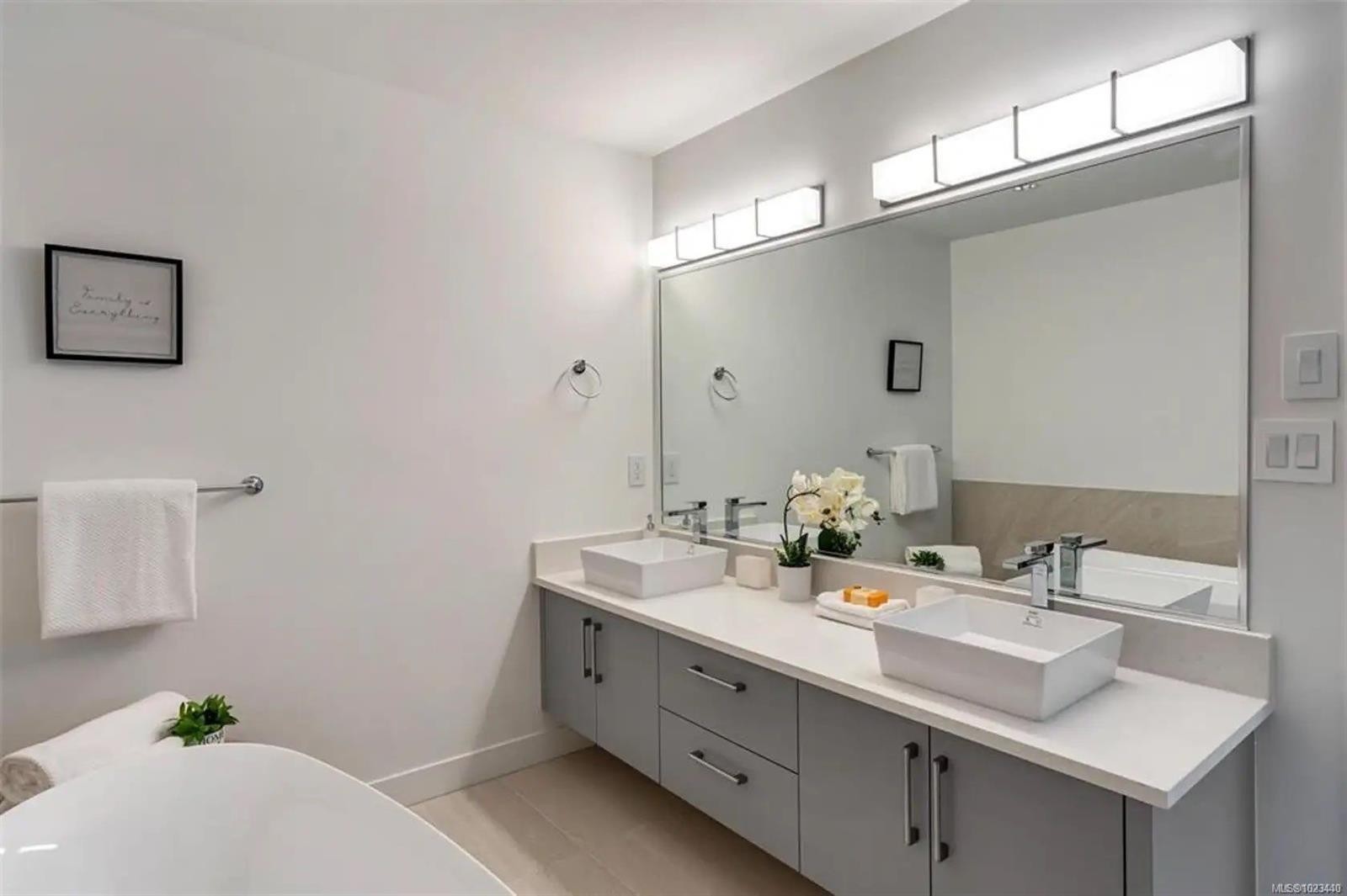 227 Heddle Ave, View Royal, BC