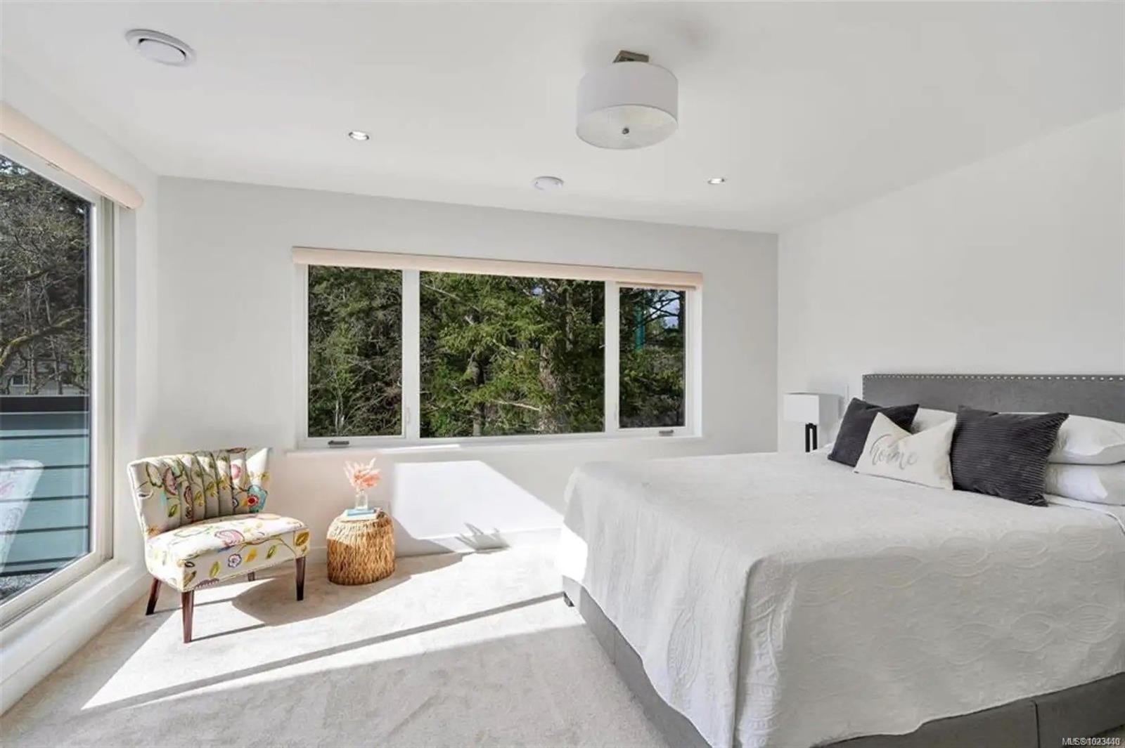 227 Heddle Ave, View Royal, BC