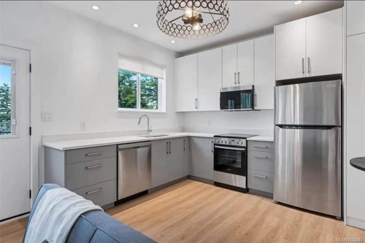 227 Heddle Ave, View Royal, BC