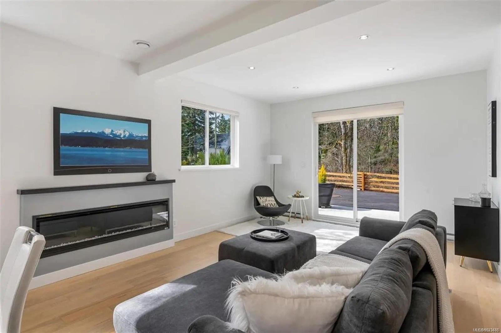 227 Heddle Ave, View Royal, BC