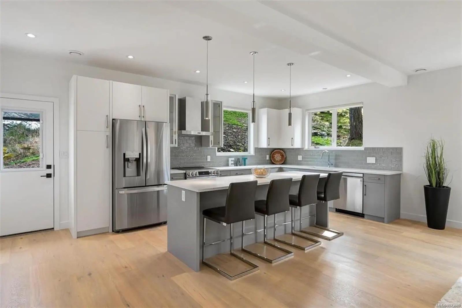 227 Heddle Ave, View Royal, BC