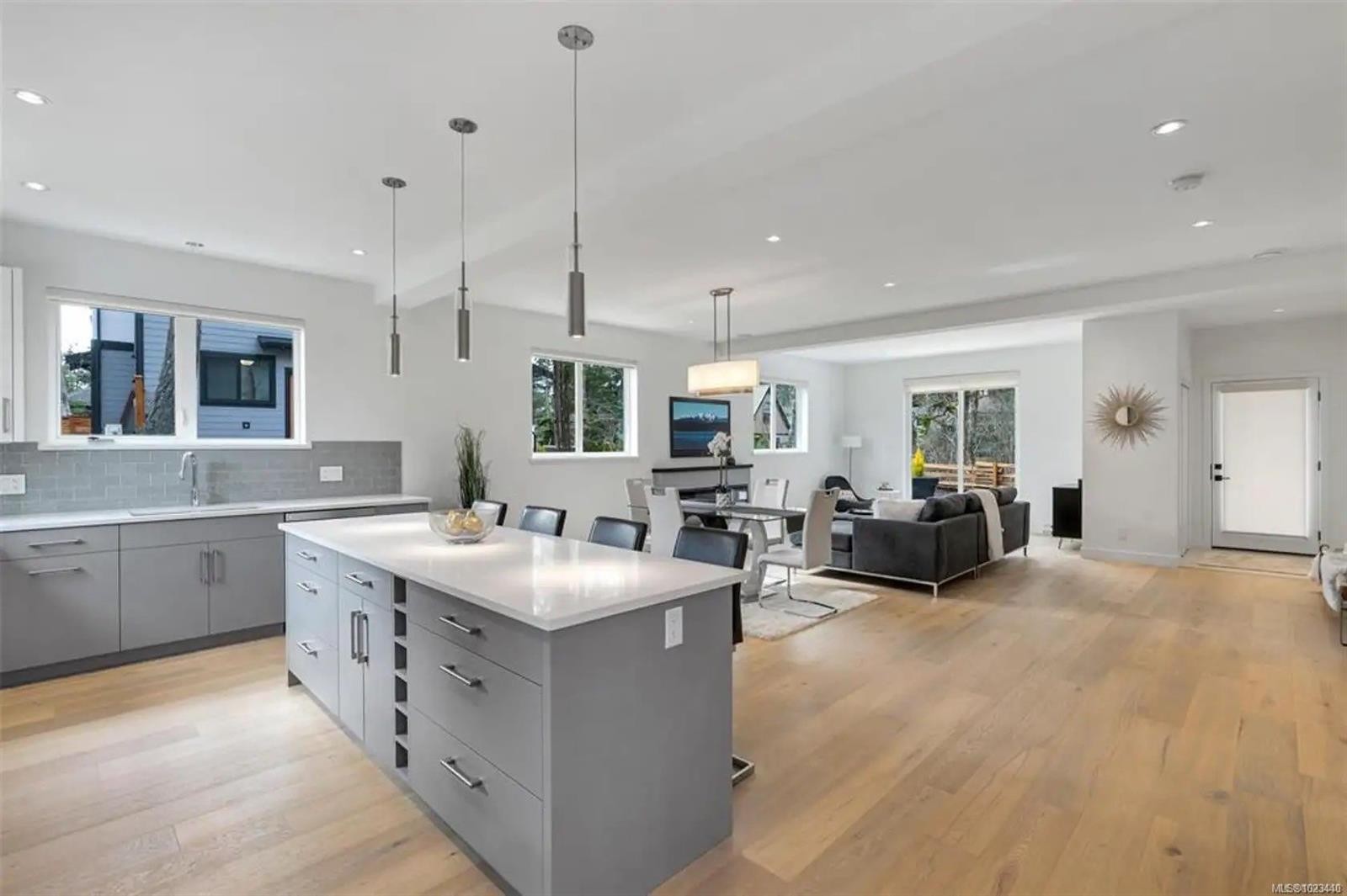 227 Heddle Ave, View Royal, BC