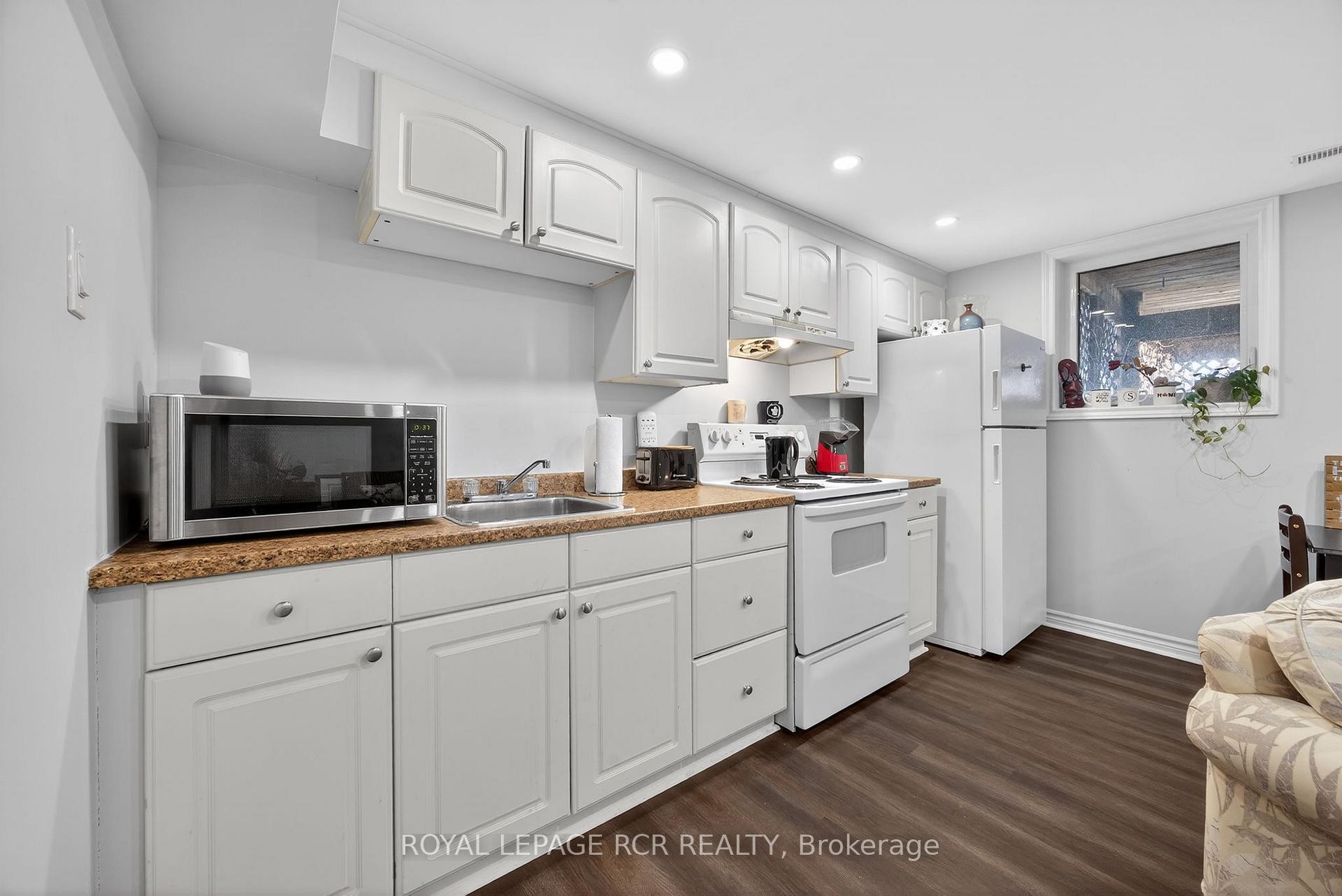 30 Longview Drive, Bradford West Gwillimbury, ON - Indoor Photo Showing Kitchen With Double Sink