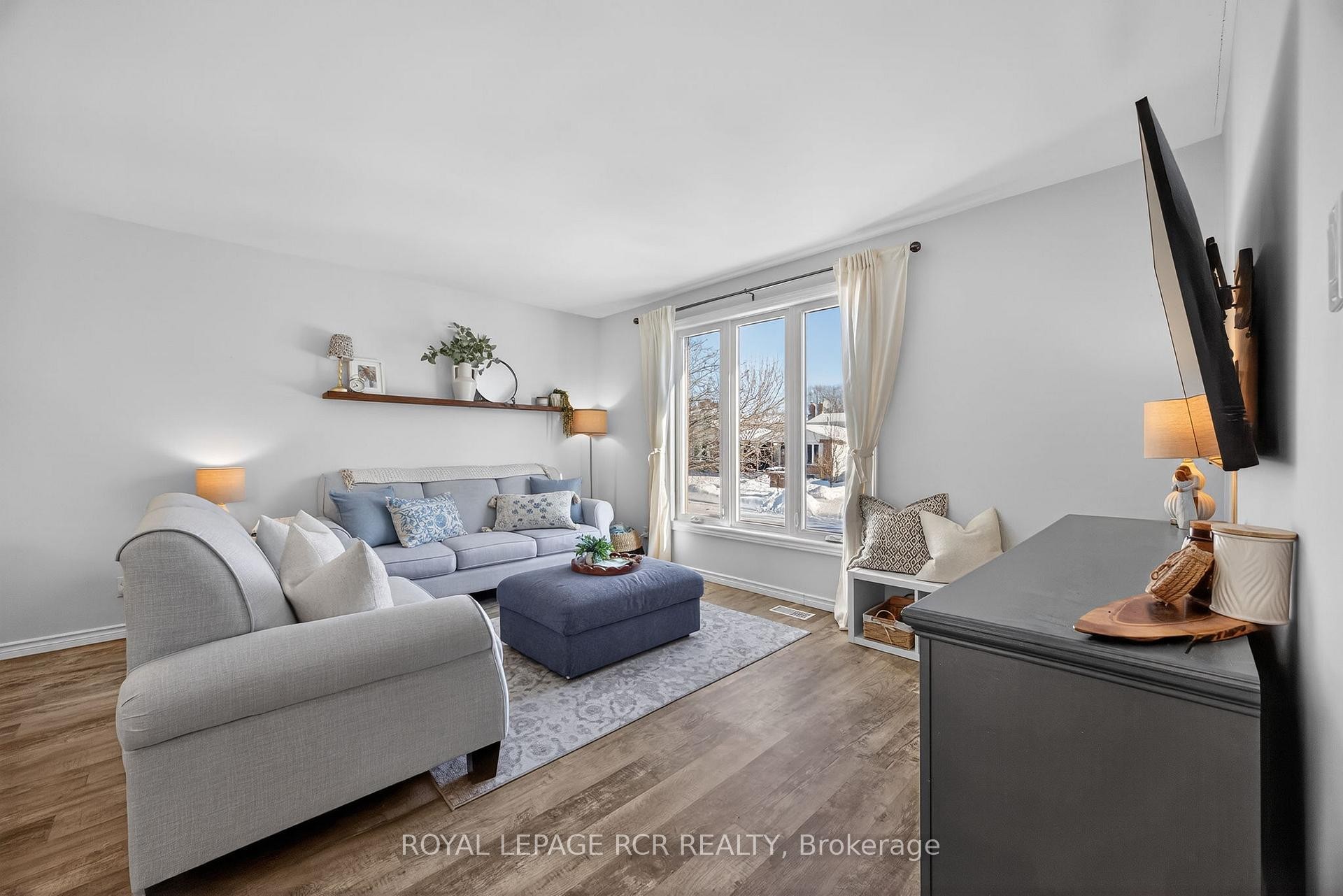 30 Longview Drive, Bradford West Gwillimbury, ON - Indoor Photo Showing Living Room