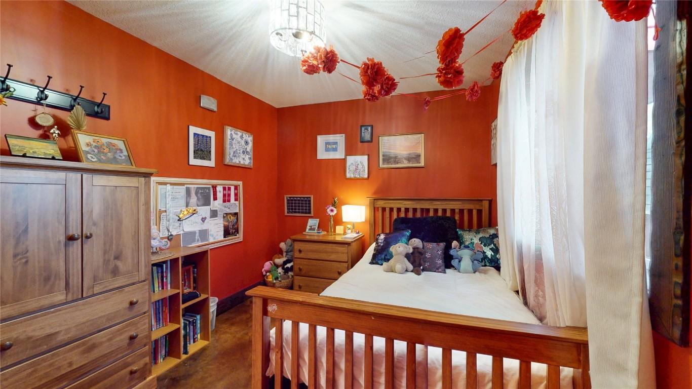 166 304Th Avenue, Kimberley, BC - Indoor Photo Showing Bedroom