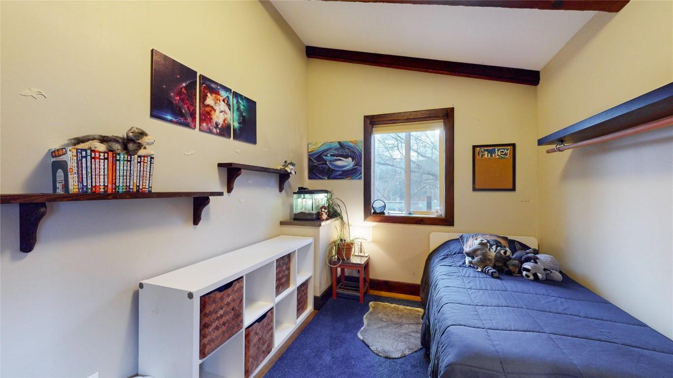 166 304Th Avenue, Kimberley, BC - Indoor Photo Showing Bedroom