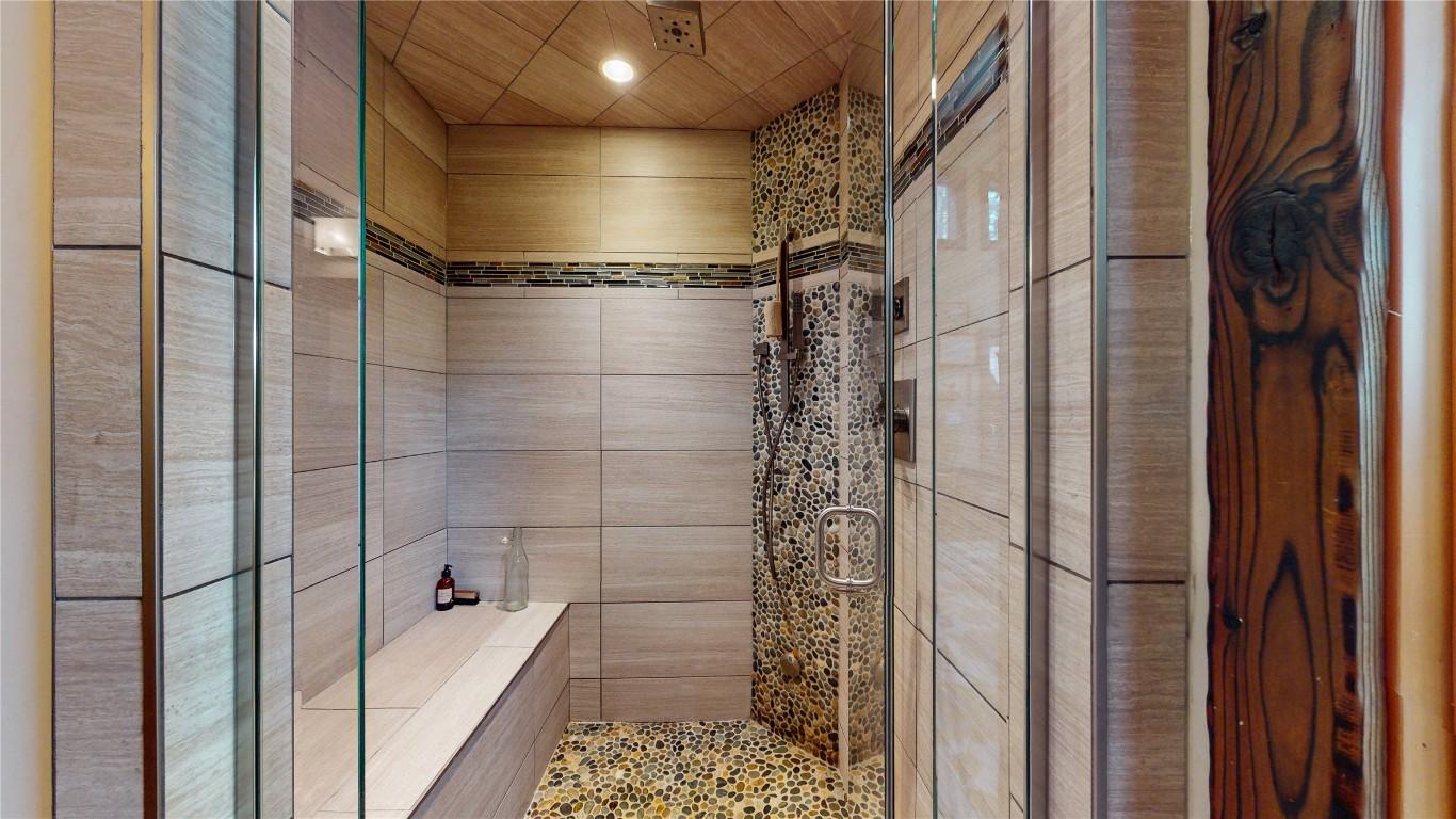 166 304Th Avenue, Kimberley, BC - Indoor Photo Showing Bathroom