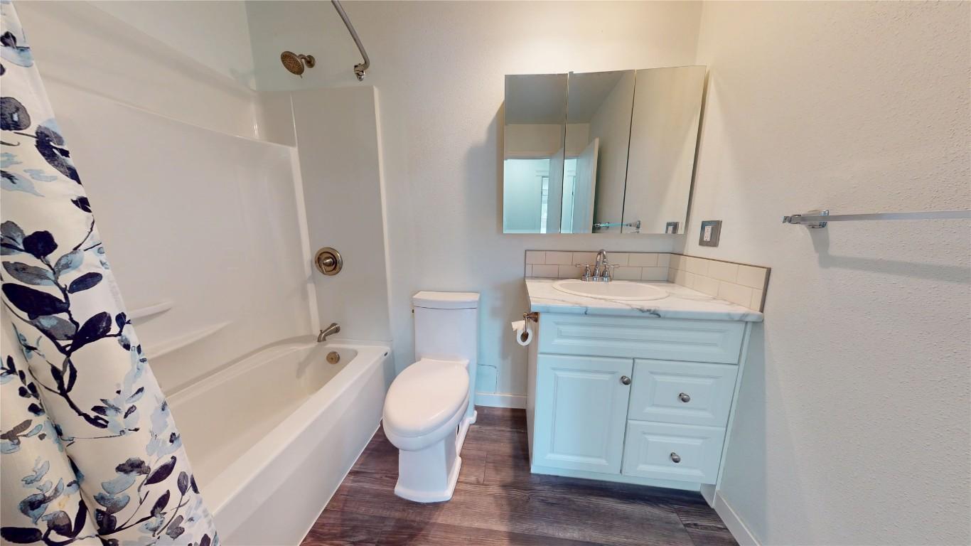 201-2011 2Nd Street, Cranbrook, BC - Indoor Photo Showing Bathroom