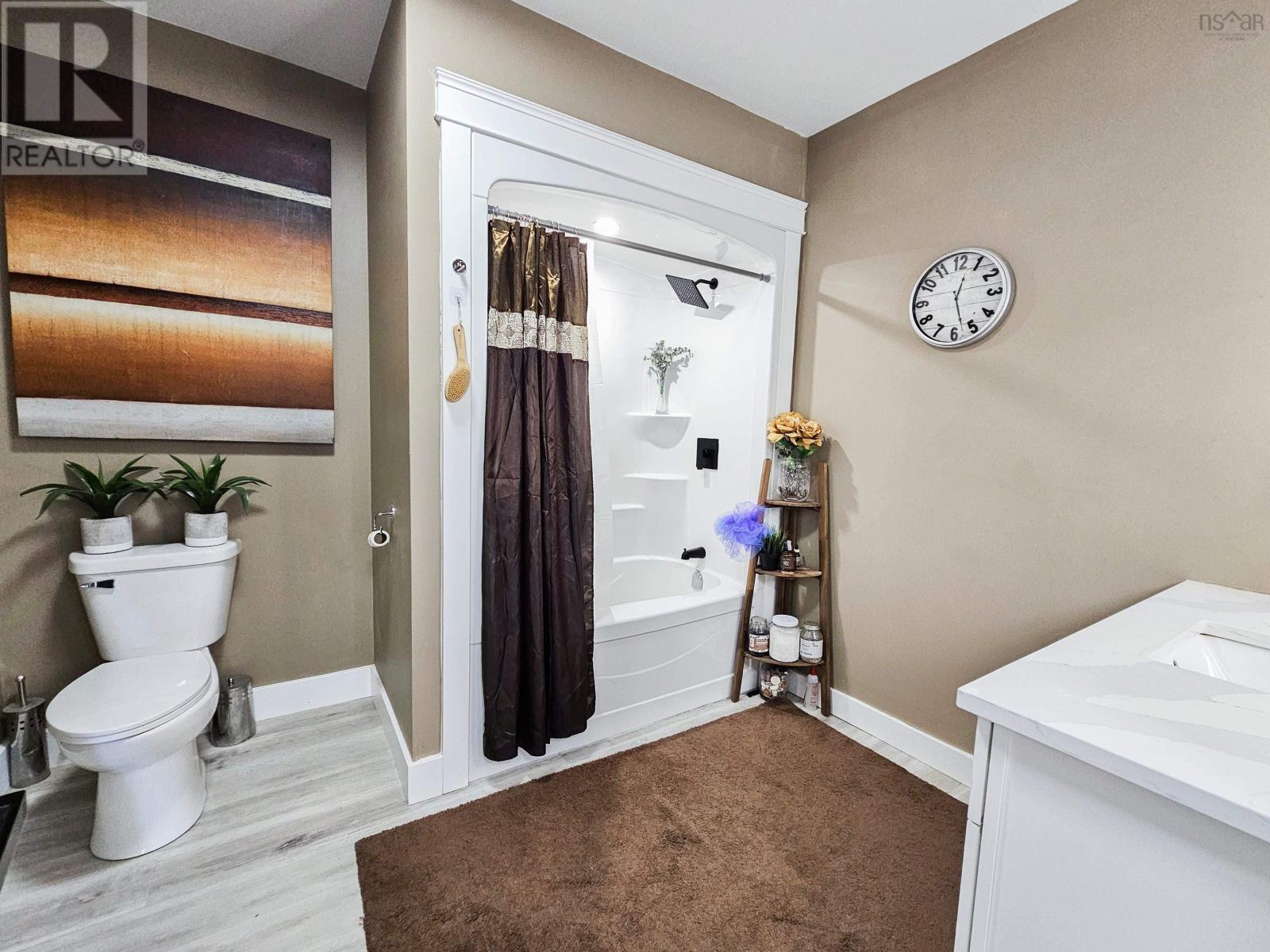 520 Truro Heights Road, Truro Heights, NS - Indoor Photo Showing Bathroom