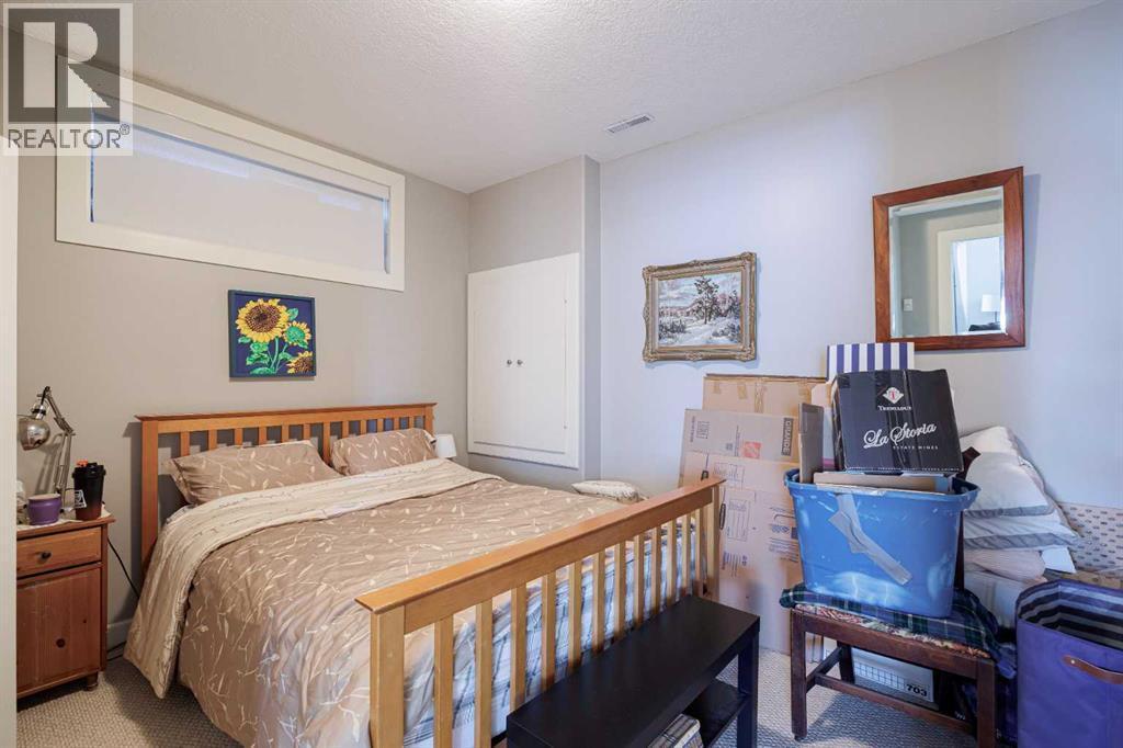 98 Tuscany Estates Crescent Nw, Calgary, AB - Indoor Photo Showing Bedroom