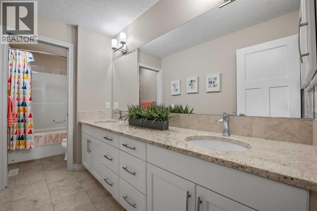 206 Mahogany Passage Se, Calgary, AB - Indoor Photo Showing Bathroom