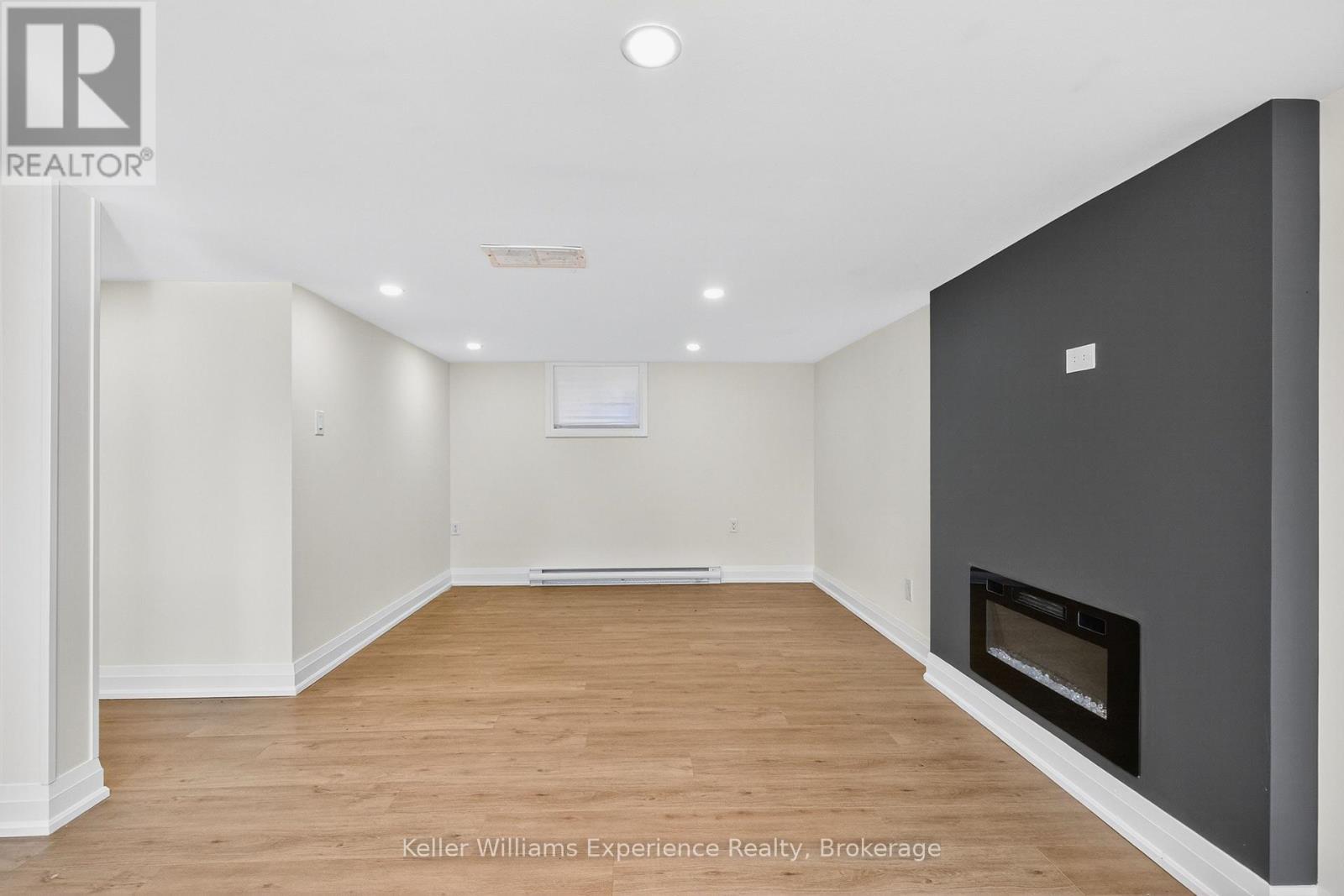 556 Champlain Road, Tiny, ON - Indoor Photo Showing Other Room