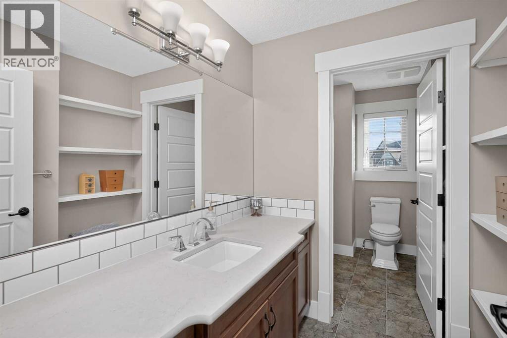72 Rockcliff Grove Nw, Calgary, AB - Indoor Photo Showing Bathroom