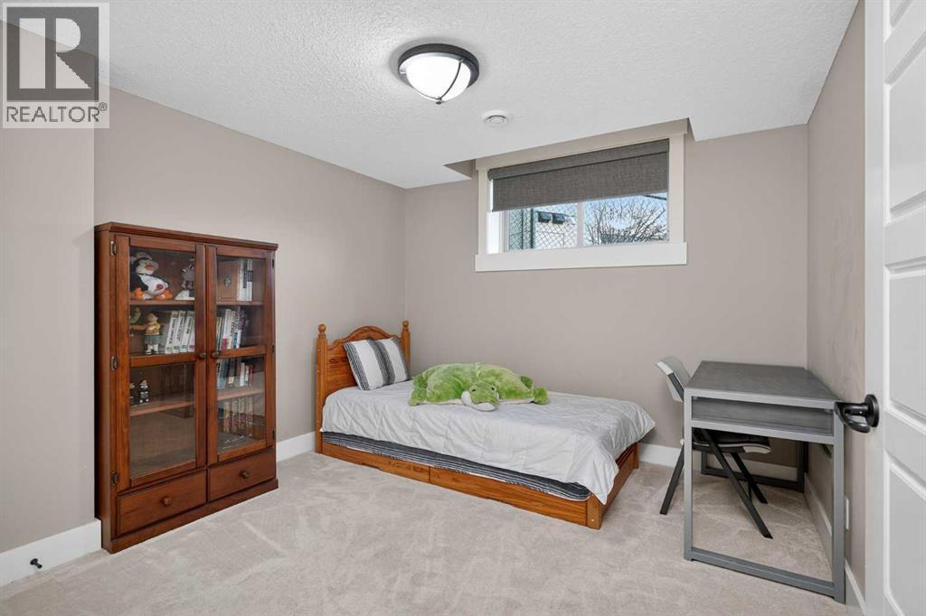 72 Rockcliff Grove Nw, Calgary, AB - Indoor Photo Showing Bedroom