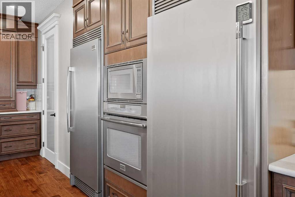72 Rockcliff Grove Nw, Calgary, AB - Indoor Photo Showing Kitchen