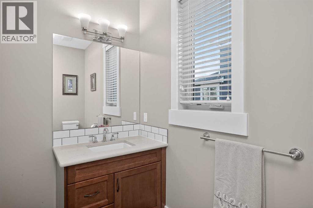 72 Rockcliff Grove Nw, Calgary, AB - Indoor Photo Showing Bathroom
