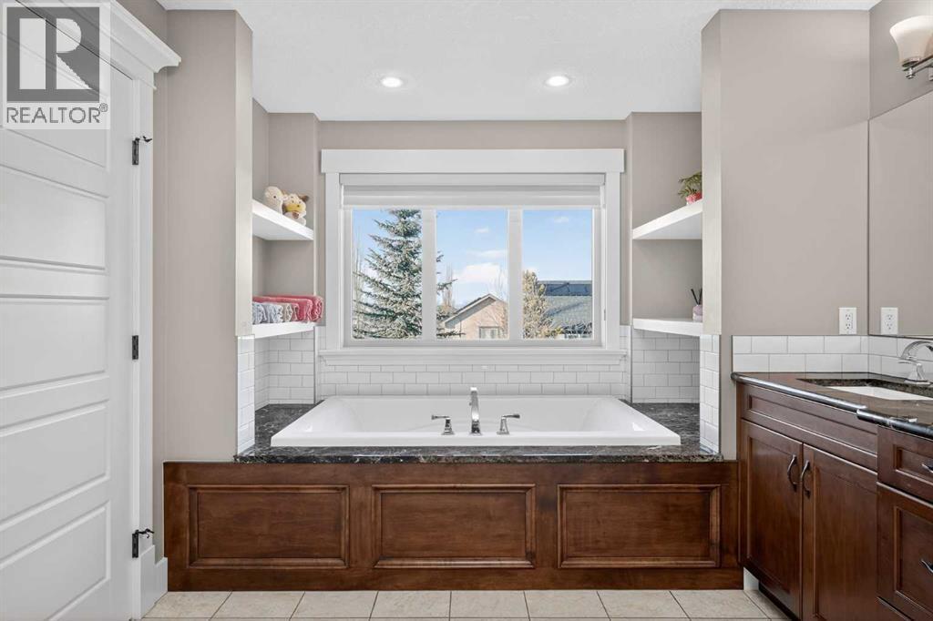 72 Rockcliff Grove Nw, Calgary, AB - Indoor Photo Showing Bathroom