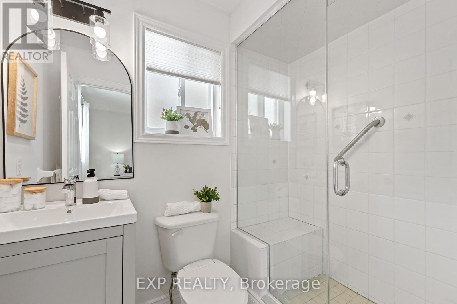 1036 Stone Cottage Crescent, Oshawa (Pinecrest), ON - Indoor Photo Showing Bathroom