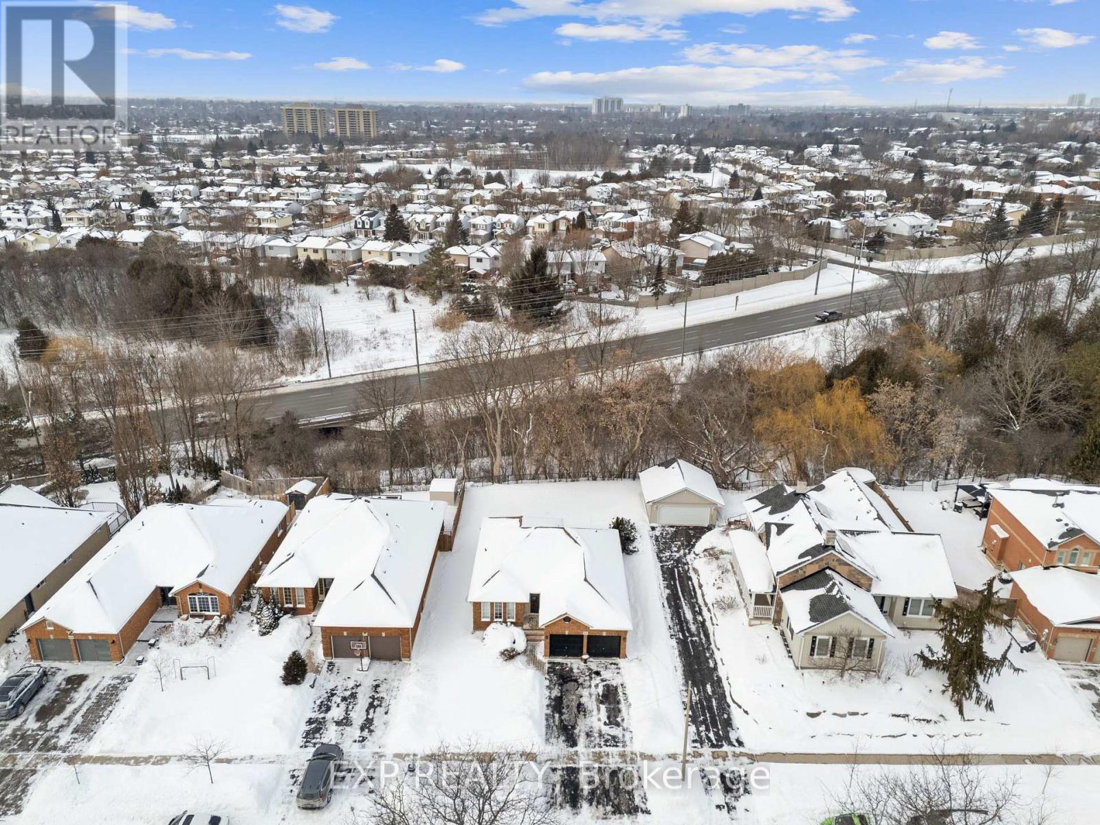 1036 Stone Cottage Crescent, Oshawa (Pinecrest), ON - Outdoor With View