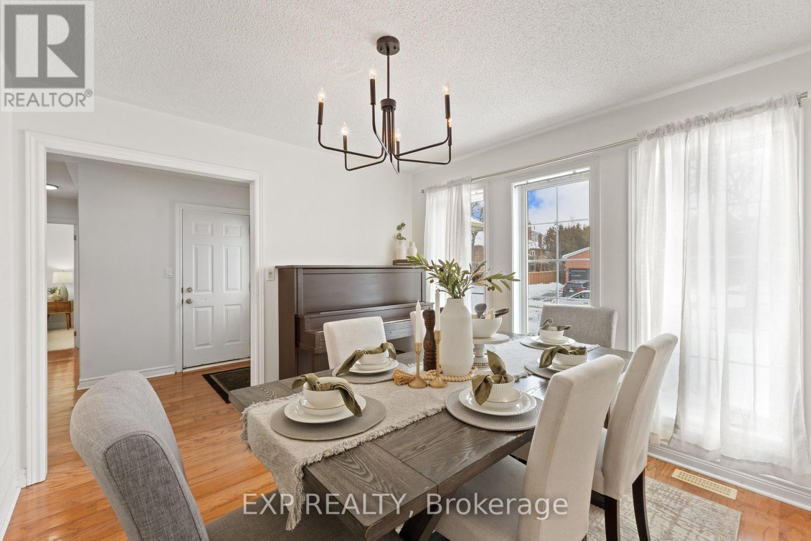1036 Stone Cottage Crescent, Oshawa (Pinecrest), ON - Indoor Photo Showing Dining Room