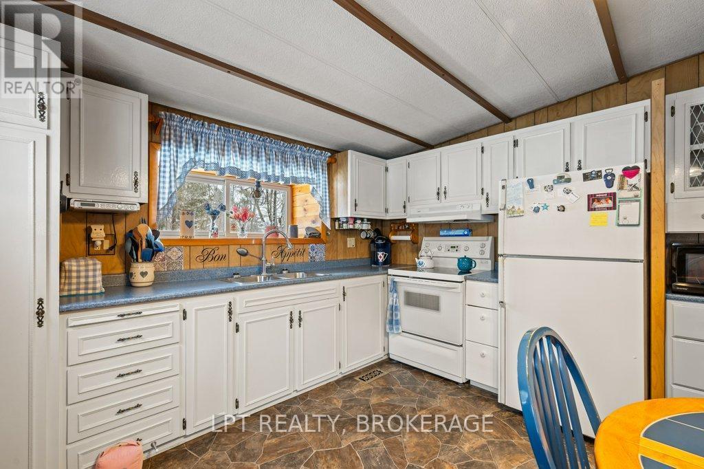 1023 Moon Road, Frontenac (Frontenac Centre), ON