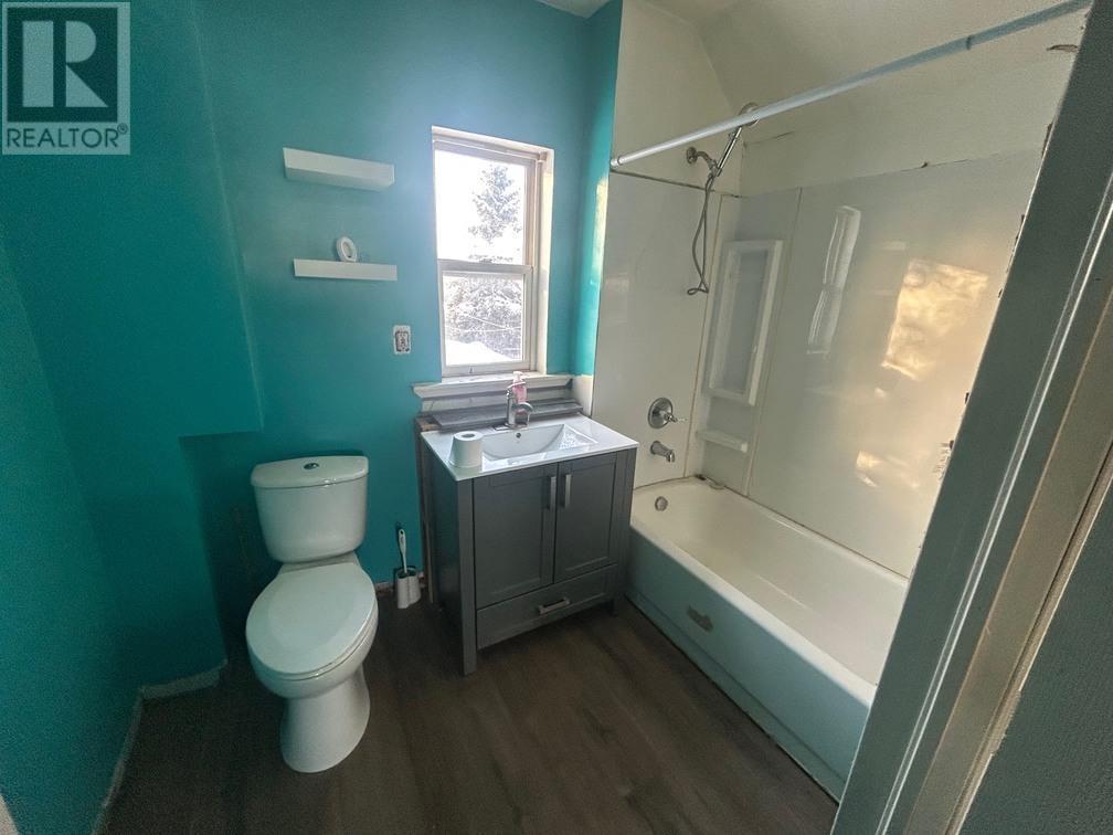 36 St. Georges Ave E, Sault Ste. Marie, ON - Indoor Photo Showing Bathroom