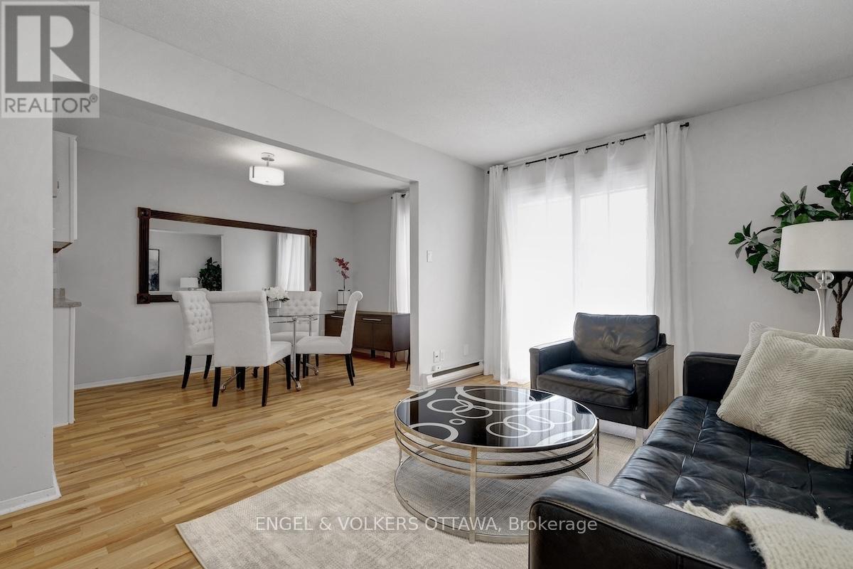 116 - 3445 Uplands Drive, Ottawa, ON - Indoor Photo Showing Living Room