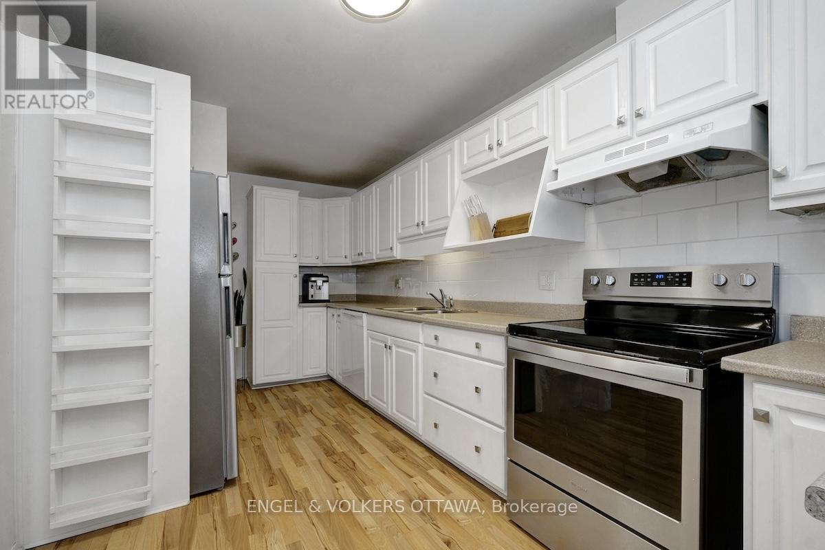 116 - 3445 Uplands Drive, Ottawa, ON - Indoor Photo Showing Kitchen With Double Sink