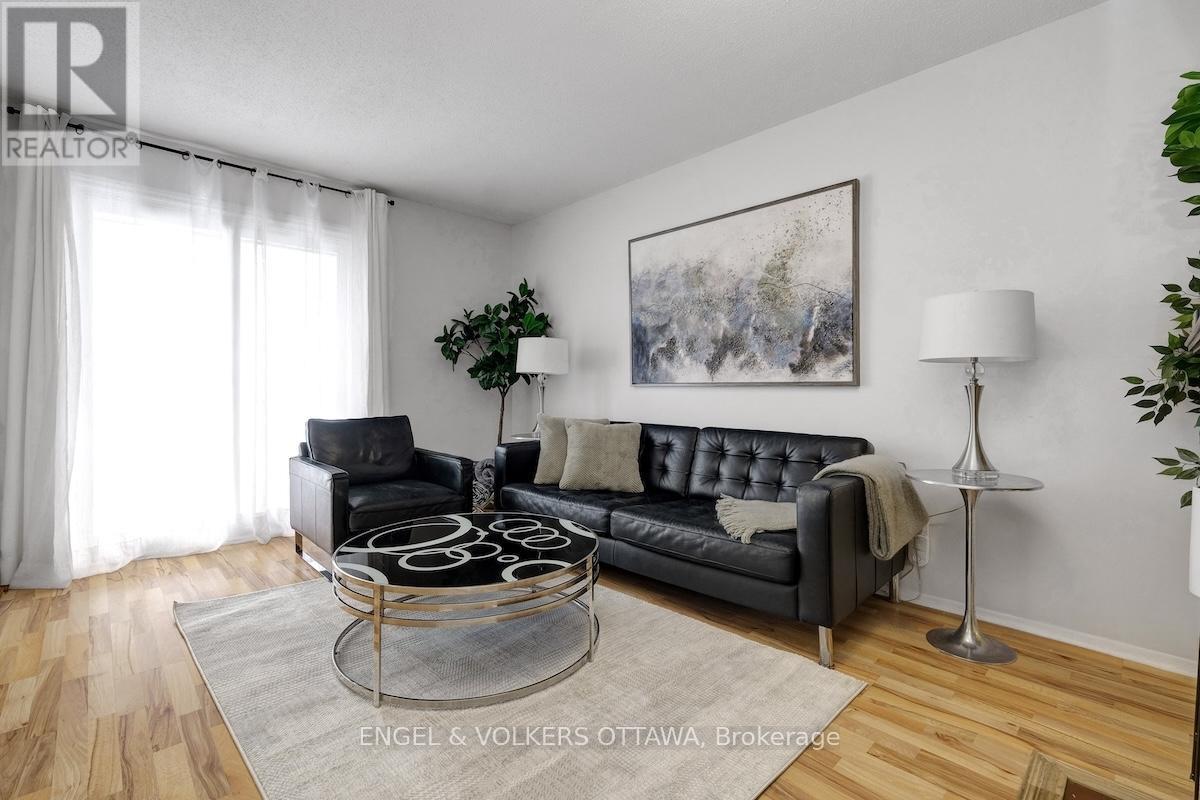 116 - 3445 Uplands Drive, Ottawa, ON - Indoor Photo Showing Living Room