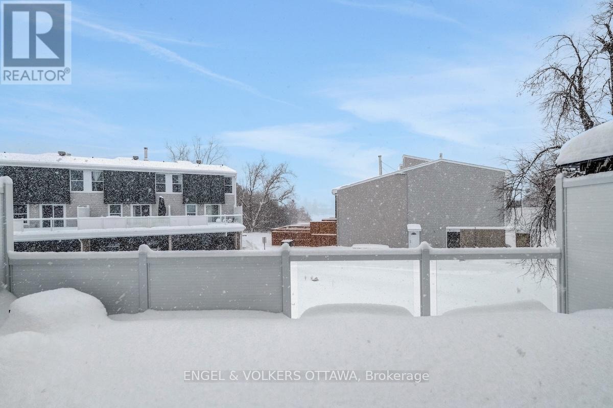 116 - 3445 Uplands Drive, Ottawa, ON - Outdoor