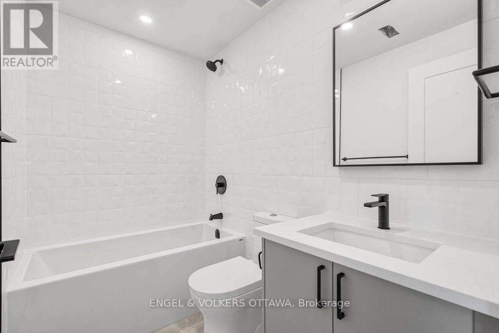 73 Parent Avenue, Ottawa, ON - Indoor Photo Showing Bathroom