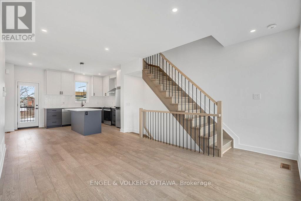 73 Parent Avenue, Ottawa, ON - Indoor Photo Showing Other Room