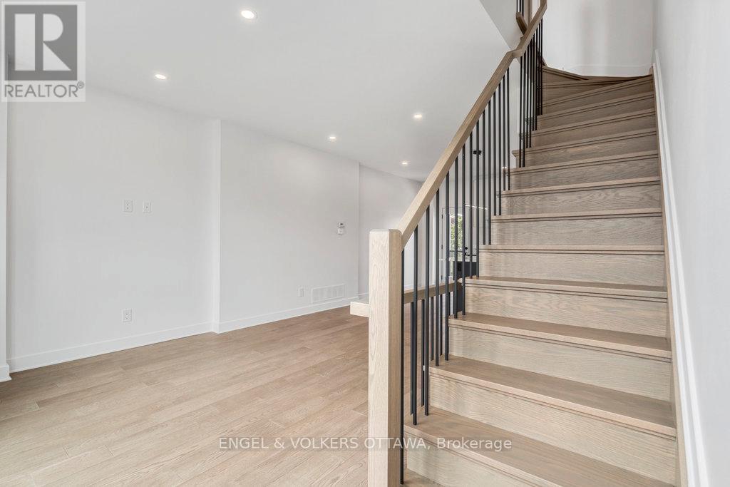 73 Parent Avenue, Ottawa, ON - Indoor Photo Showing Other Room