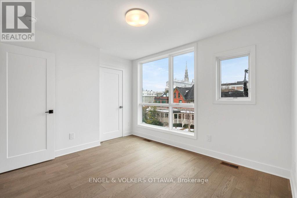 73 Parent Avenue, Ottawa, ON - Indoor Photo Showing Other Room