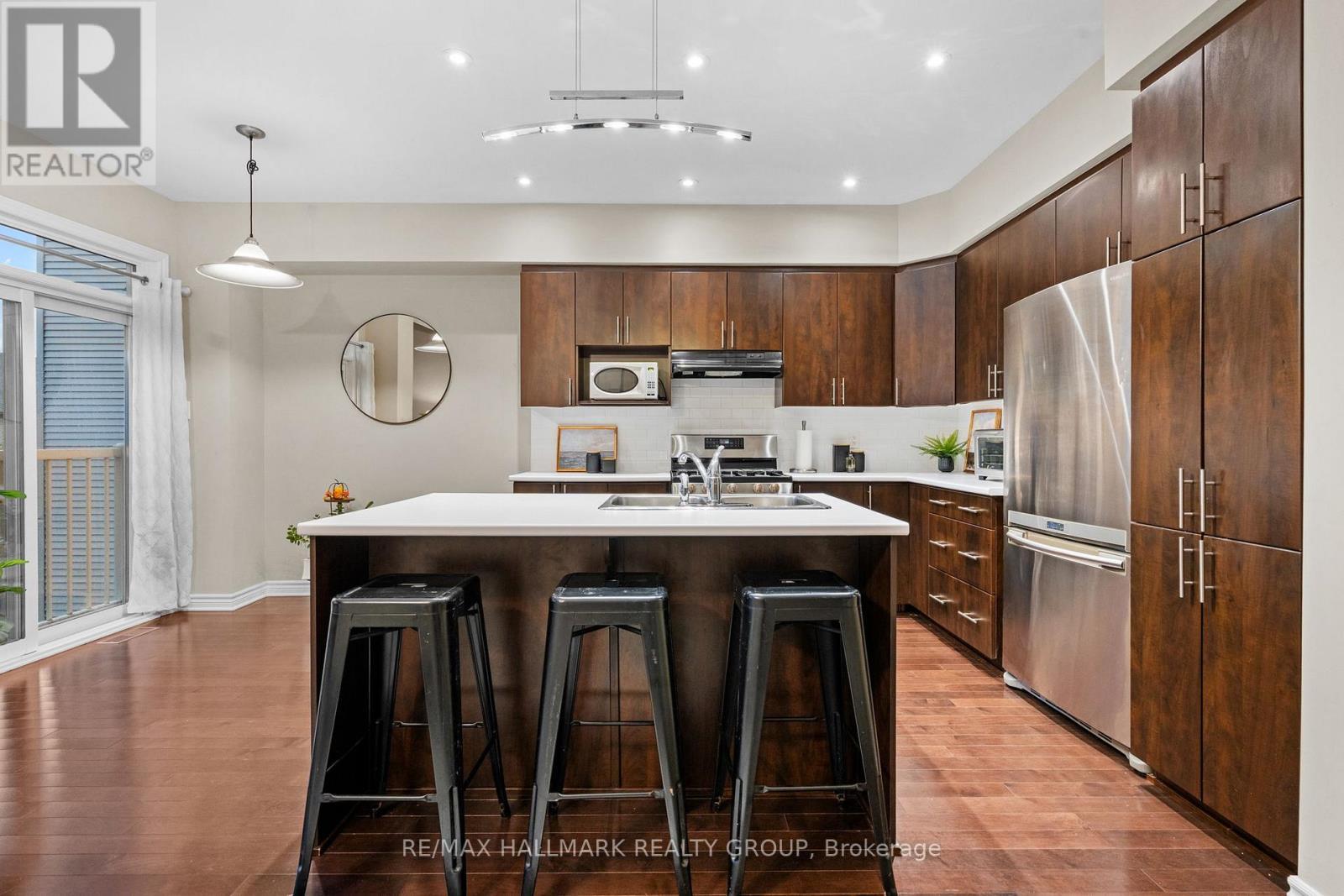 938 Fletcher Circle, Ottawa, ON - Indoor Photo Showing Kitchen With Stainless Steel Kitchen