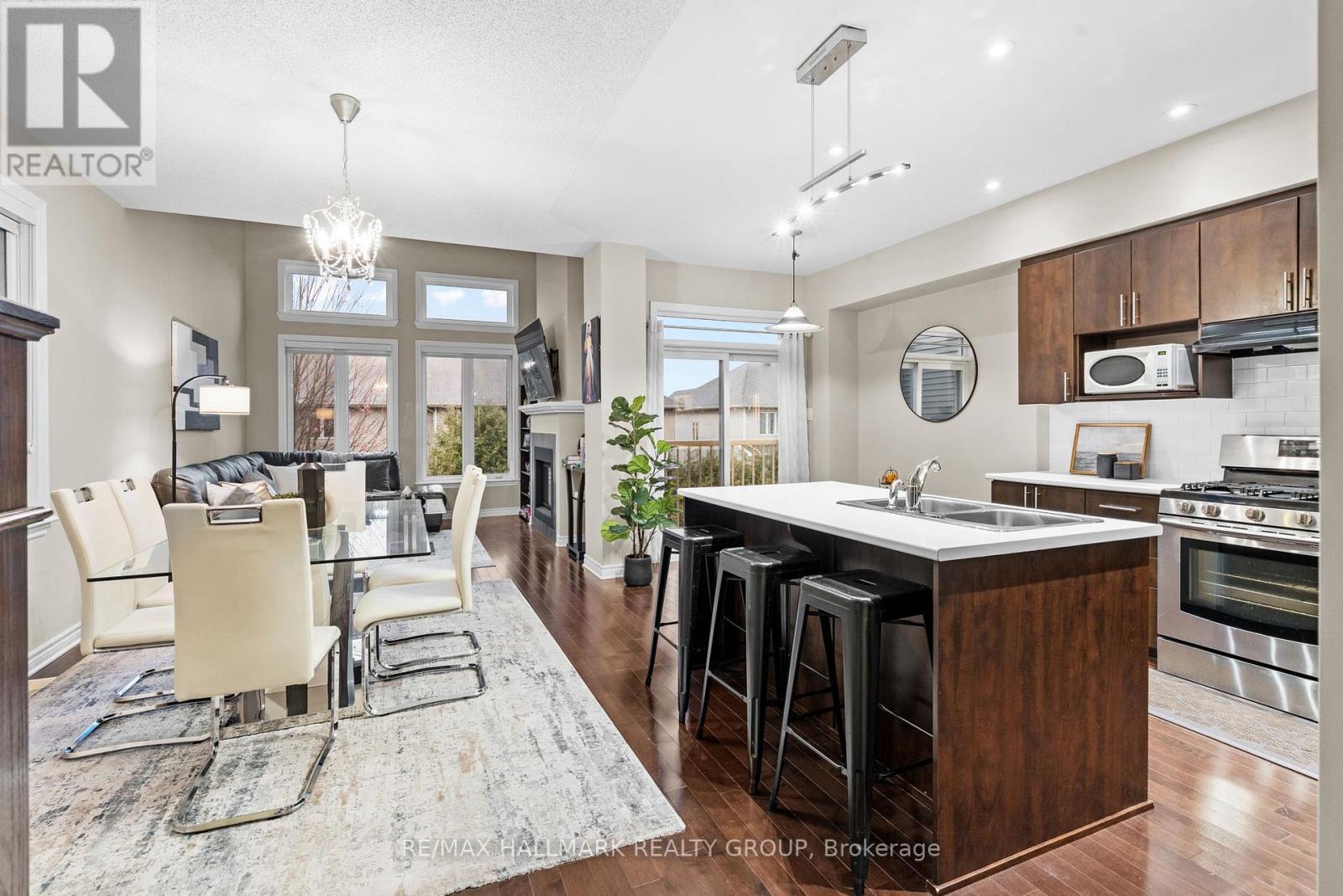 938 Fletcher Circle, Ottawa, ON - Indoor Photo Showing Kitchen With Double Sink